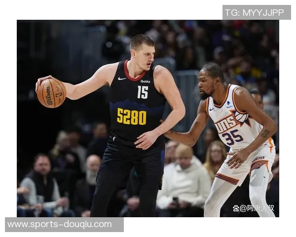 掘金队在加时赛中逆转胜利更衣室内欢庆艰难胜利的喜悦时刻