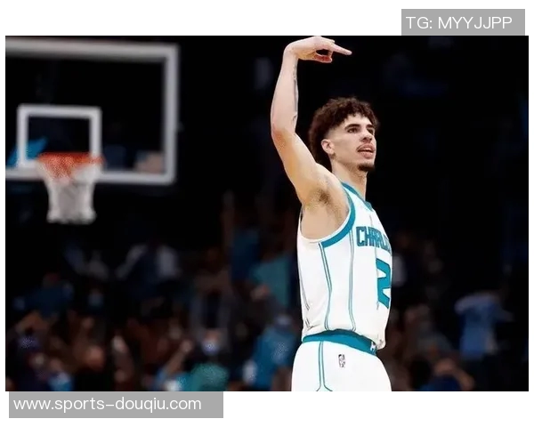 拉梅洛鲍尔全场表现出色19投8中砍下20分11助攻末节独得7分助球队取胜 拉梅洛鲍尔全场表现出色19投8中砍下20分11助攻末节独得7分助球队取胜