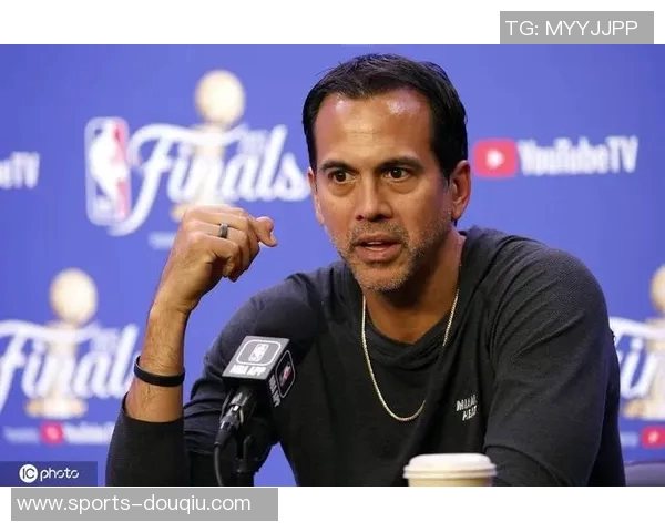 斯波称赞哈克斯进攻能力为球队创造机会小阵容对手面前他成关键优势 斯波称赞哈克斯进攻能力为球队创造机会小阵容对手面前他成关键优势