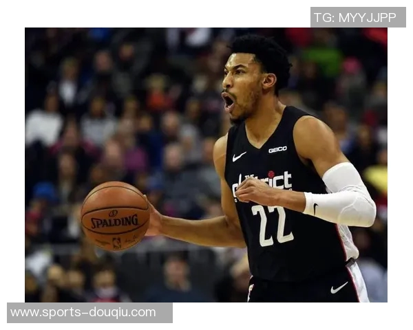 没进全明星只能改度假!小波特海边度假赤膊出镜好身材肉眼可见